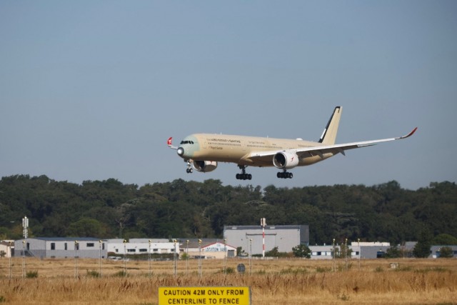 Впервые в истории самолет преодолел 23 тыс. км без дозаправок: уникальный Airbus A350-1000ULR находился в воздухе больше суток