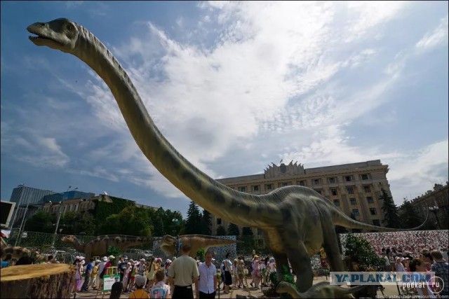 Динозавры исчезли недавно, оставшихся добили в 19 веке