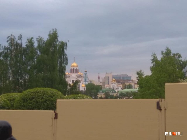 ⚡️Путин предложил провести опрос среди жителей района в Екатеринбурге, где хотят построить храм