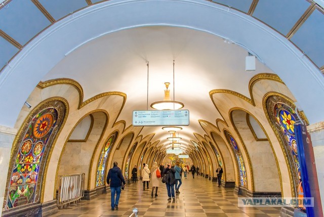 Годная реставрация. Вестибюль станции метро «Новослободская» в Москве