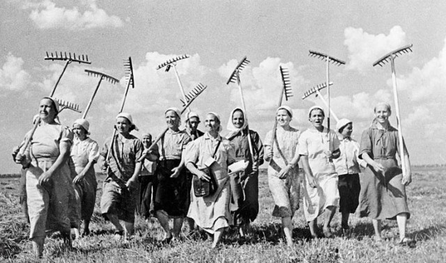 А ведь в 60е годы прошлого века девушки выглядели так...
