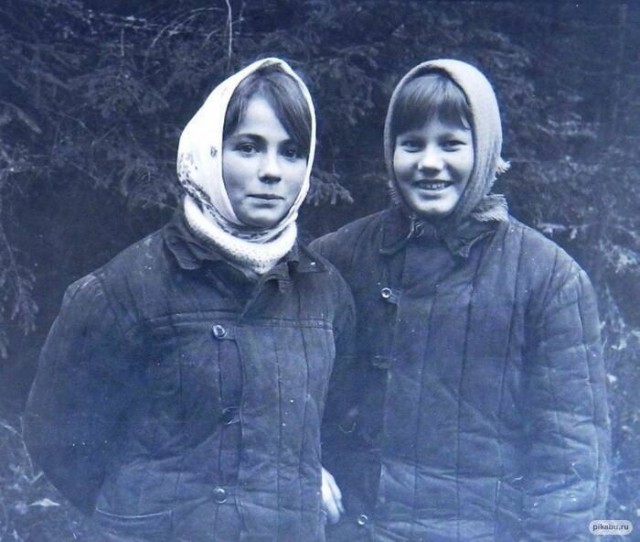 А ведь в 60е годы прошлого века девушки выглядели так...