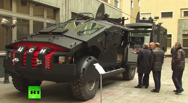 Первые серийные Tesla Cybertruck приехали в дилерский салон