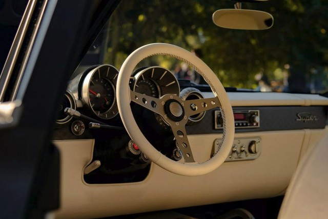 В Италии выпустили 600-сильный рестомод Alfa Romeo образца 1960-х годов — купе GT Super. Цена - полмиллиона евро