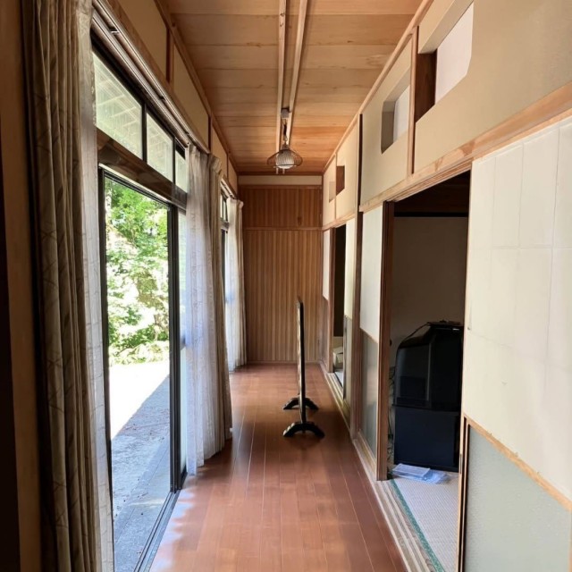 Дом $0 отдают в Японии — будущему владельцу достанется аж 112 квадратов неподалеку от гор и полная тишина вокруг