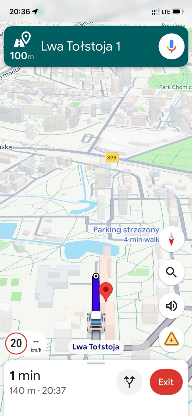 В Киеве демонтировали памятник Михаилу Булгакову