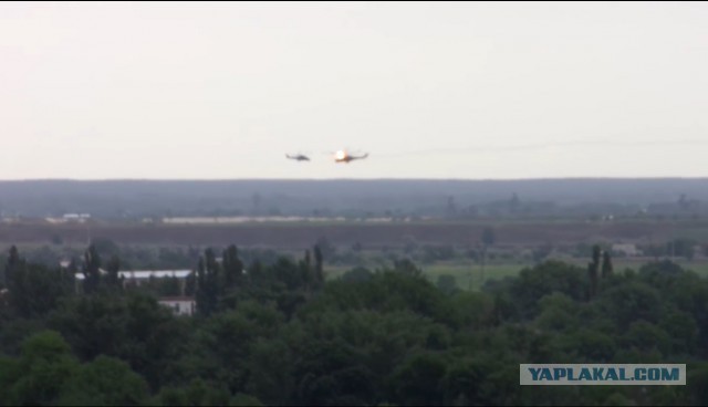 Славянск Боевые вертолеты обстреливают окраины.