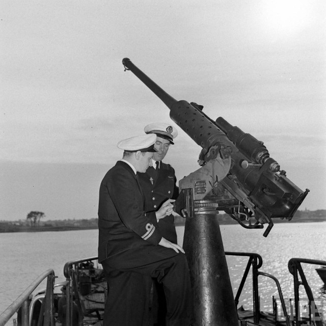 " Веселый Роджер" над субмариной