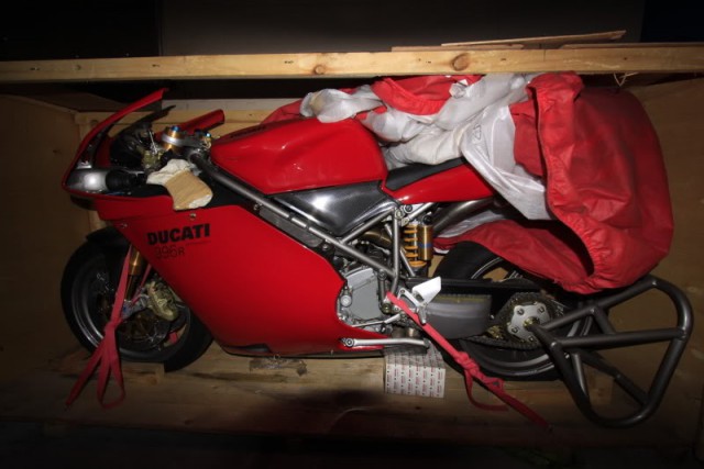 Забытый владельцем: новый Ducati 996R в заводском ящике