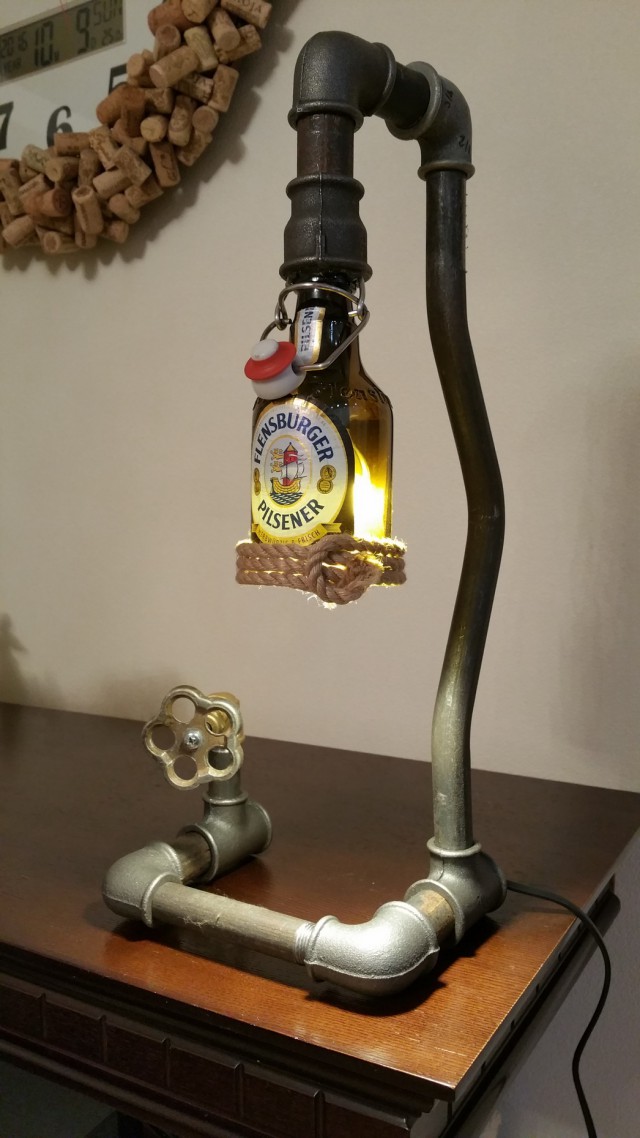 Рукоделие светильников из бутылок и труб