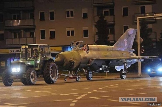 ОMOН впятером скрутили дедушку и увезли