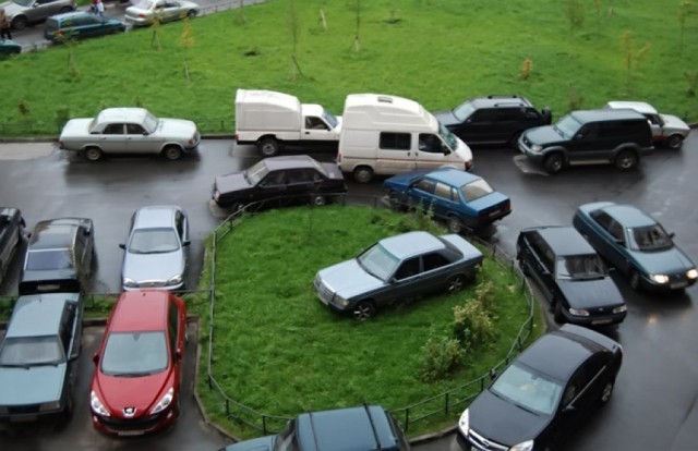 Новая инициатива: россиян предложили обязать покупать машину вместе с парковкой
