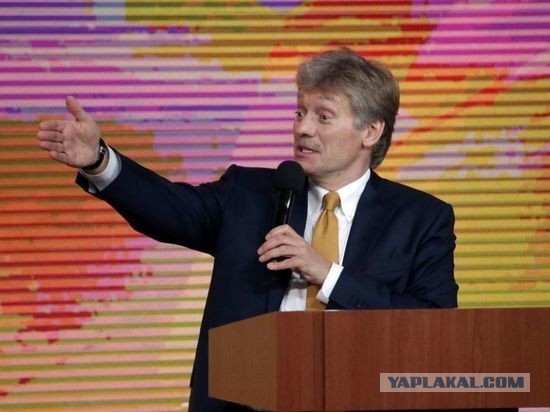 Он против нас»: Песков прокомментировал скандальное заявление дипломата Бондарева