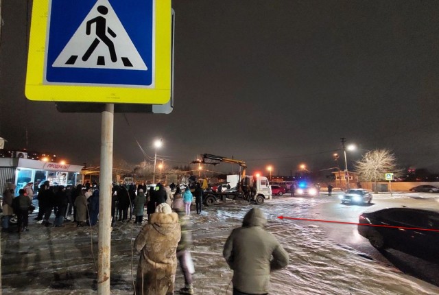 В Рязани автомобиль влетел в магазин, в котором находились люди