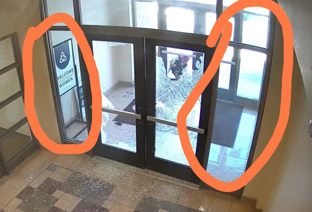 Полиция показала видео вчерашнего нападения на школу The Covenant School в Нэшвилле, Теннесси, США