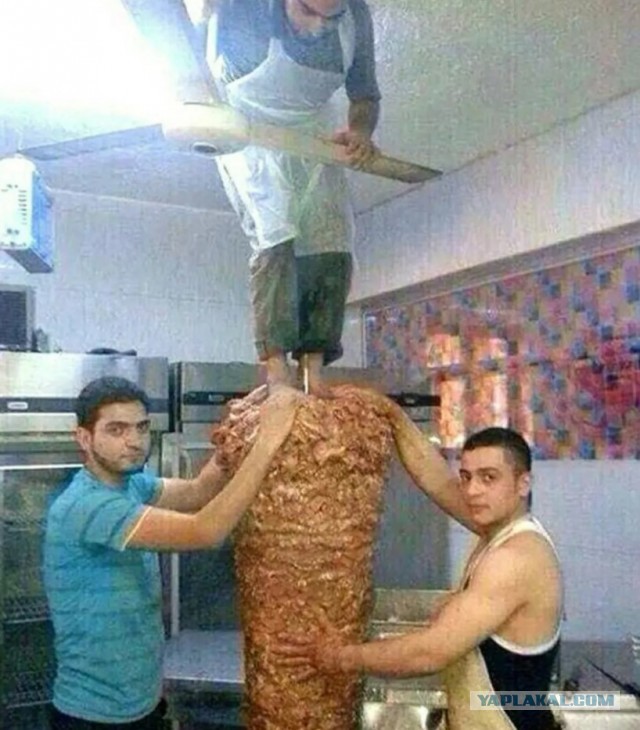 В Воронеже накрыли цех с 70 тоннами тухлого мяса для приготовления шаурмы