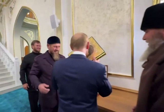 Русских выкинули из очереди на жильё