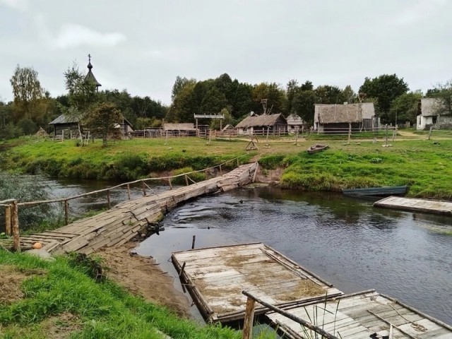 В Псковской области сгорела кинодеревня