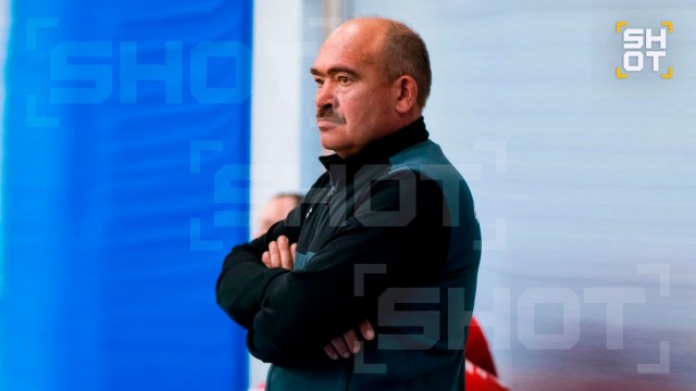 В Сети требуют отремонтировать спортзал юным футболистам