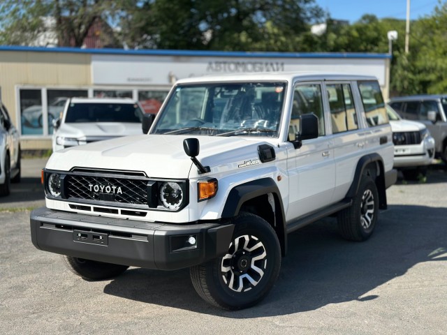 Toyota Land Cruiser 70: машина, которая переживет всех нас