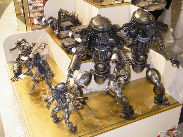 Сувениры из всякого хлама.