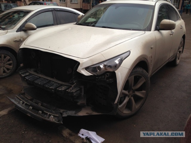 У Mazda в Ростове вырезают противотуманки.=