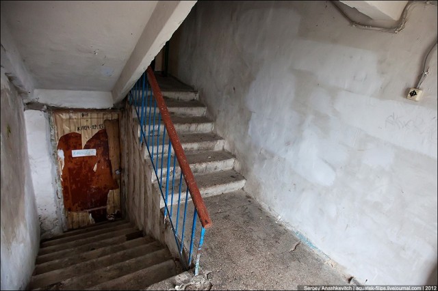 Ступеньки в ад. Обычная городская пятиэтажка