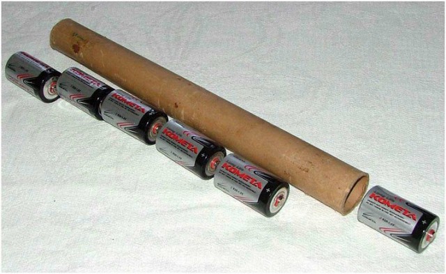 12V источник питания из 8 АА батареек