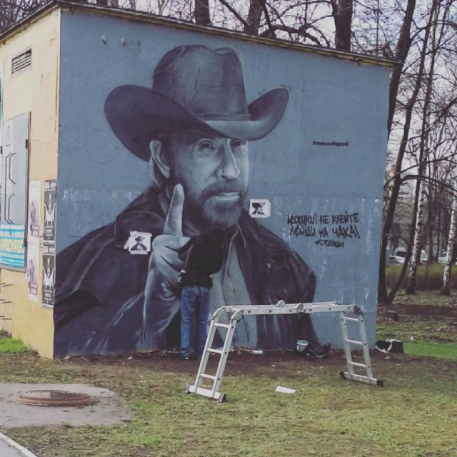 В Петербурге появилось граффити по мотивам "Криминального чтива"