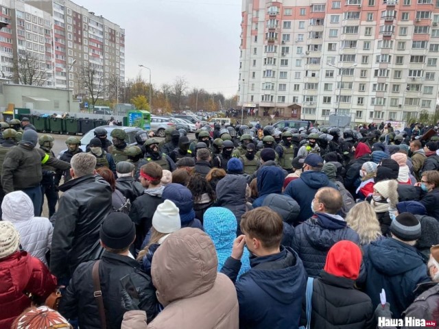 Успешный побег от белорусских силовиков сегодня в Минске попал на видео