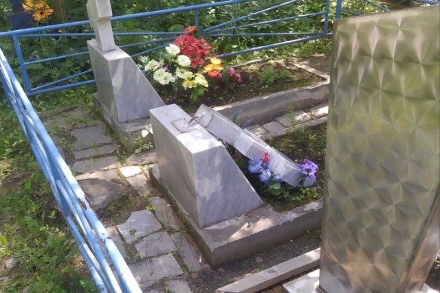 «Это просто черти!» Под Екатеринбургом вандалы разгромили кладбище