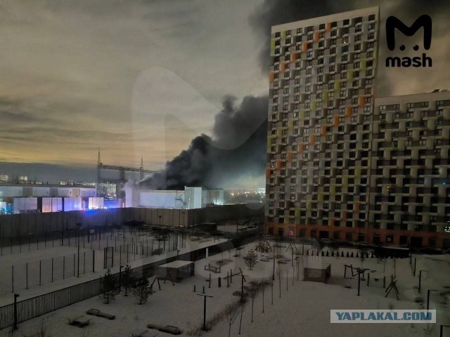 Многоэтажки в трёх районах Москвы остались без электричества из-за пожара на подстанции