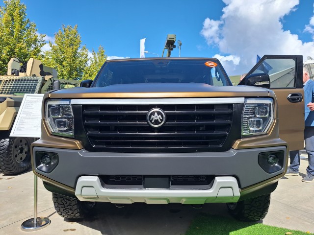 Представлен новый российский большой рамный внедорожник с брутальным дизайном: 150-сильный дизель, полный привод и клиренс 250мм