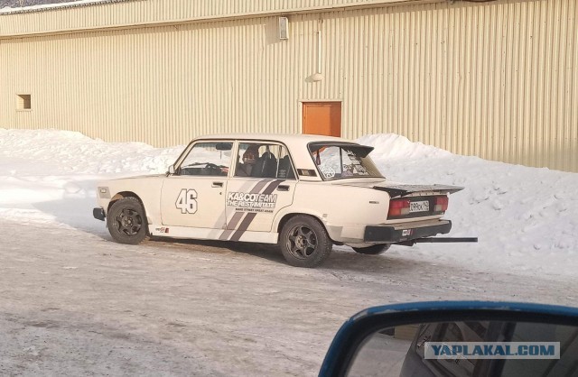 Нечто на перекрестке