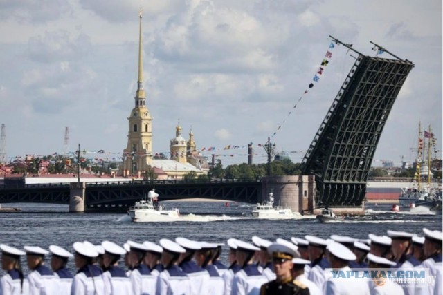 «Сами понимаете — не до того». В Петербурге не будут проводить парад ВМФ