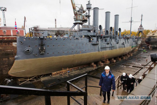 Вывод крейсера "Аврора" на ремонт