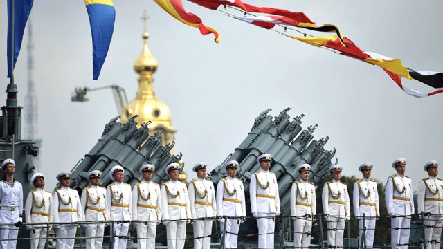 Лучшие фотографии с парада в Петербурге ко Дню ВМФ