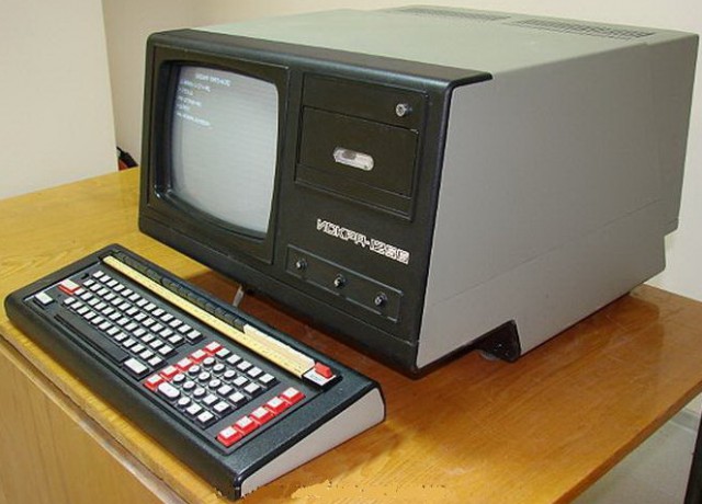 Жорес Алфёров: «Если бы не 90-е годы, айфоны сейчас выпускали бы у нас»