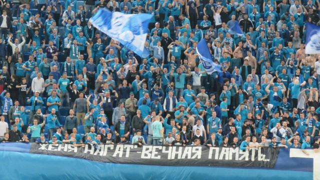Диалоги о футболе, спорте, хобби.