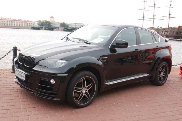 Авто Вернисаж на Неве.