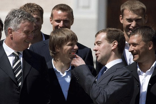 Фотожаба: Медведев и Футболисты