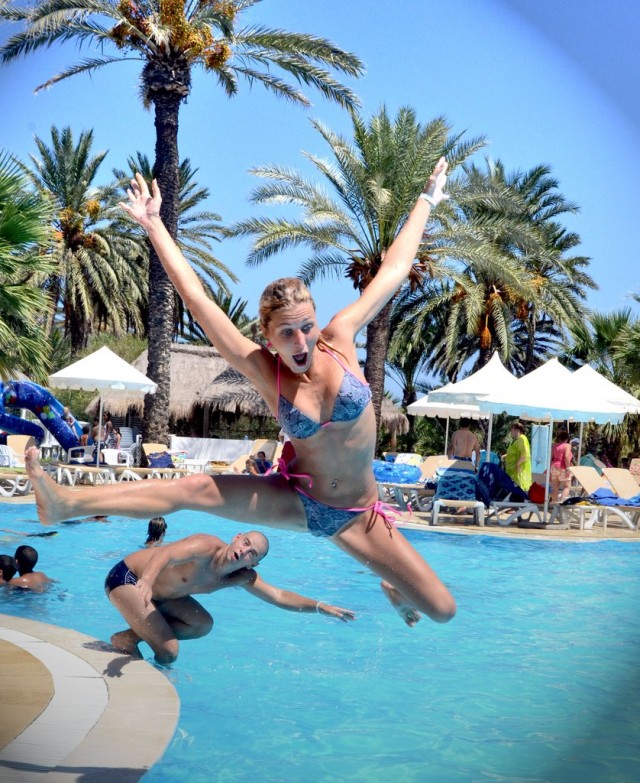 Фотожаба: Прыжок под пальмой