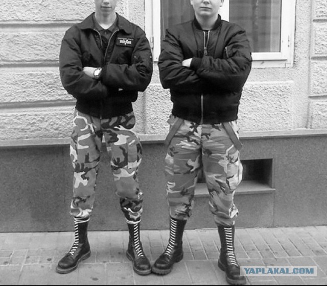 В Москве некий блогер Шамиль Каспийский попросил мужика оплатить за него метро, на что тот отказался, из-за чего началась суета и угрозы убийством
