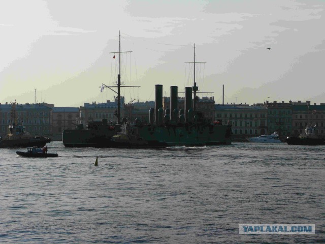 Вывод крейсера "Аврора" на ремонт