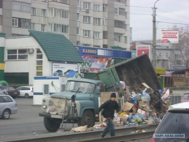 Свалка на центральном проспекте города
