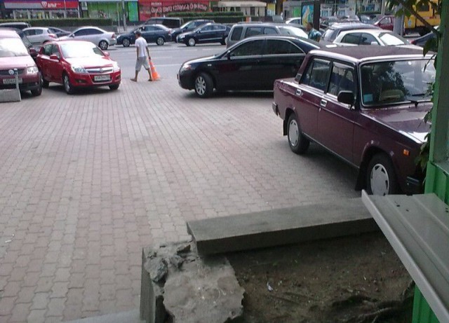Нелегальная парковка на Новом Арбате