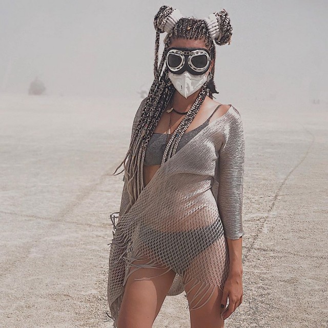 Девушки фестиваля Burning Man-2019