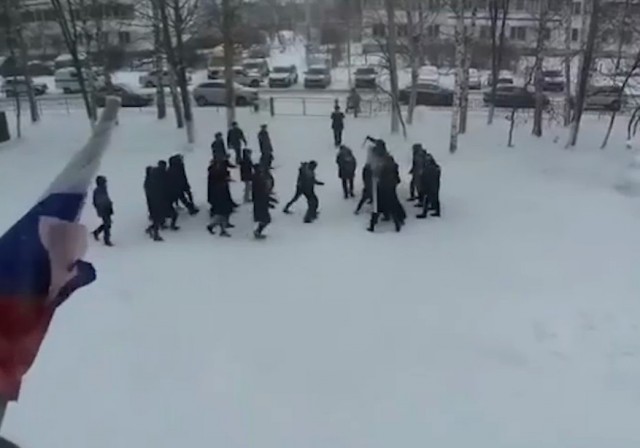 В Татарстане к девушке, опубликовавшей видео учений МВД с участием школьников, пришли полицейские