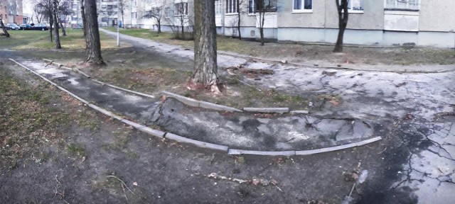Я иду по тротуару и оглядываюсь