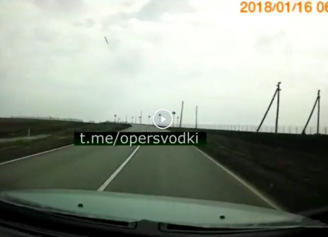 Жители Белгорода в соцсетях сообщают о звуке взрыва над городом. В небе при этом был видел дымный след